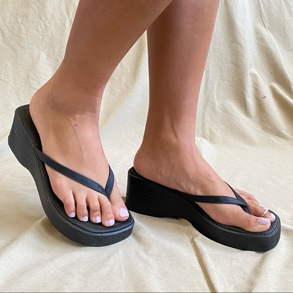 🚫SOLD🚫 Y2K Black Thong Platforms 👣 - Picture 1 of 4